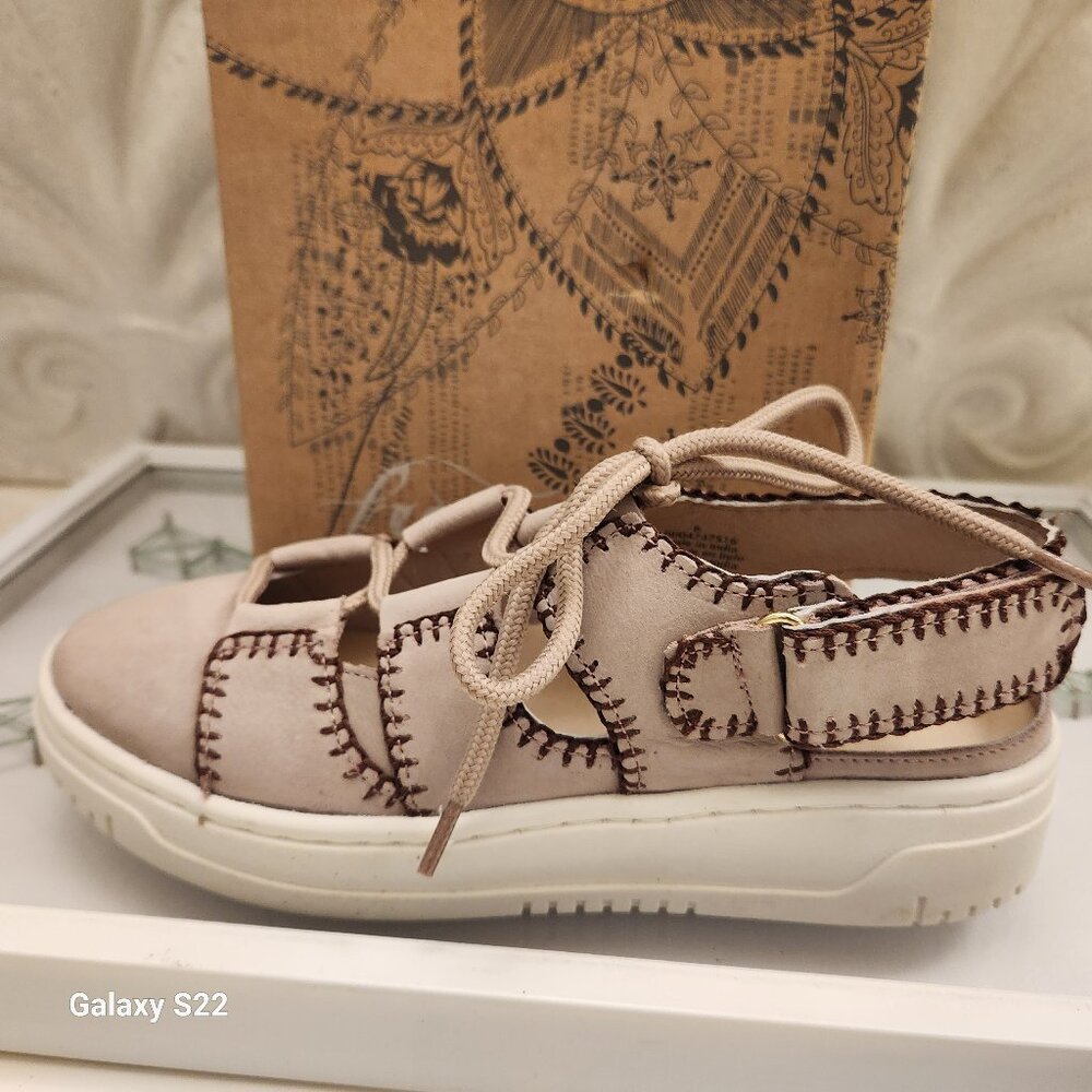 Free People women's Thirty Love Cutaway sneakers. NIB. Size 6
